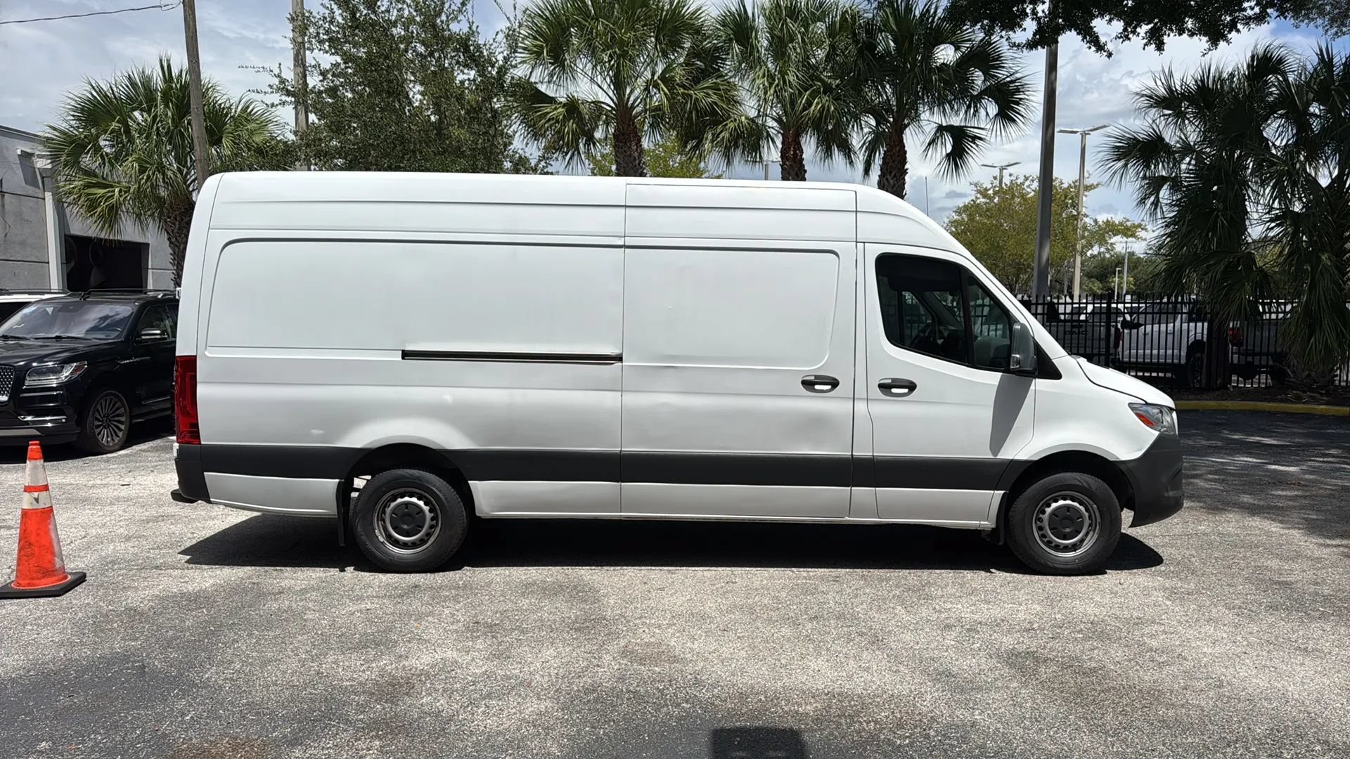 Used 2021 Freightliner Sprinter 2500 RWD image 6