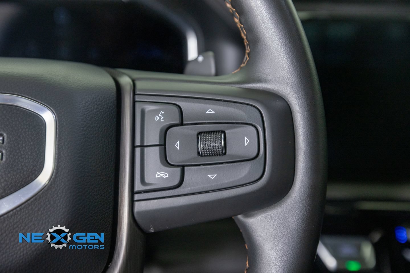 Used 2024 GMC Sierra 1500 AT4 w/ Technology Package AWD/4WD image 18