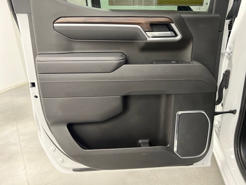Used 2025 GMC Sierra 1500 SLT AWD/4WD image 18