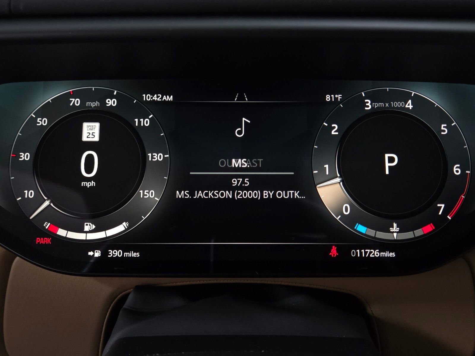 Used 2025 Land Rover Range Rover Sport SE image 32