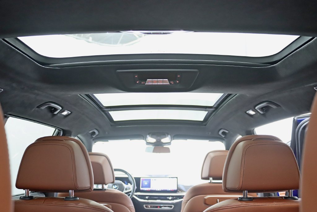 Used 2024 BMW X7 M60i w/ Executive Package AWD/4WD image 36