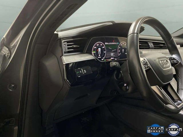 Used 2024 Audi Q8 e-tron Premium Plus image 18