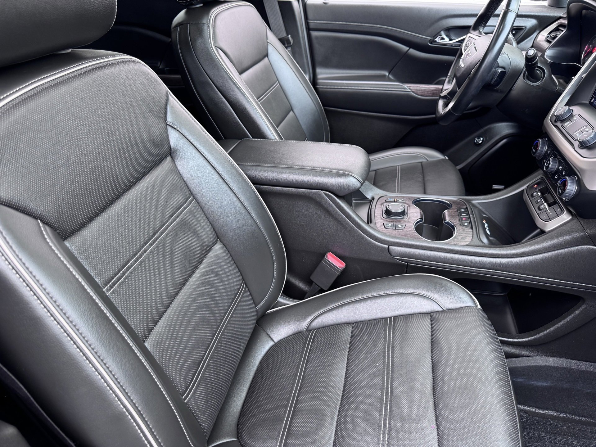 Used 2023 GMC Acadia Denali image 14