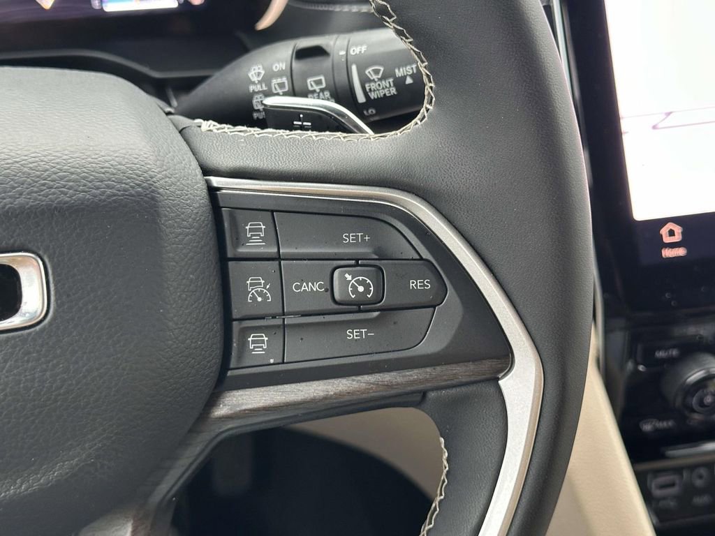Used 2024 Jeep Grand Cherokee Limited image 23