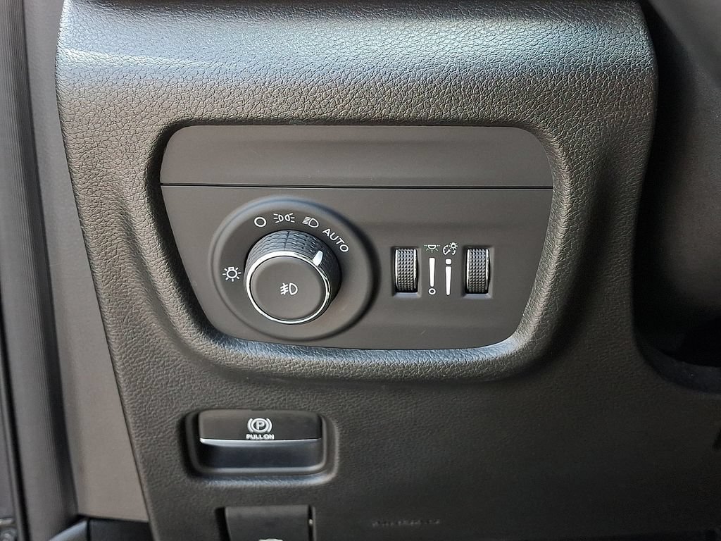 Used 2022 Jeep Grand Cherokee Limited AWD/4WD image 28