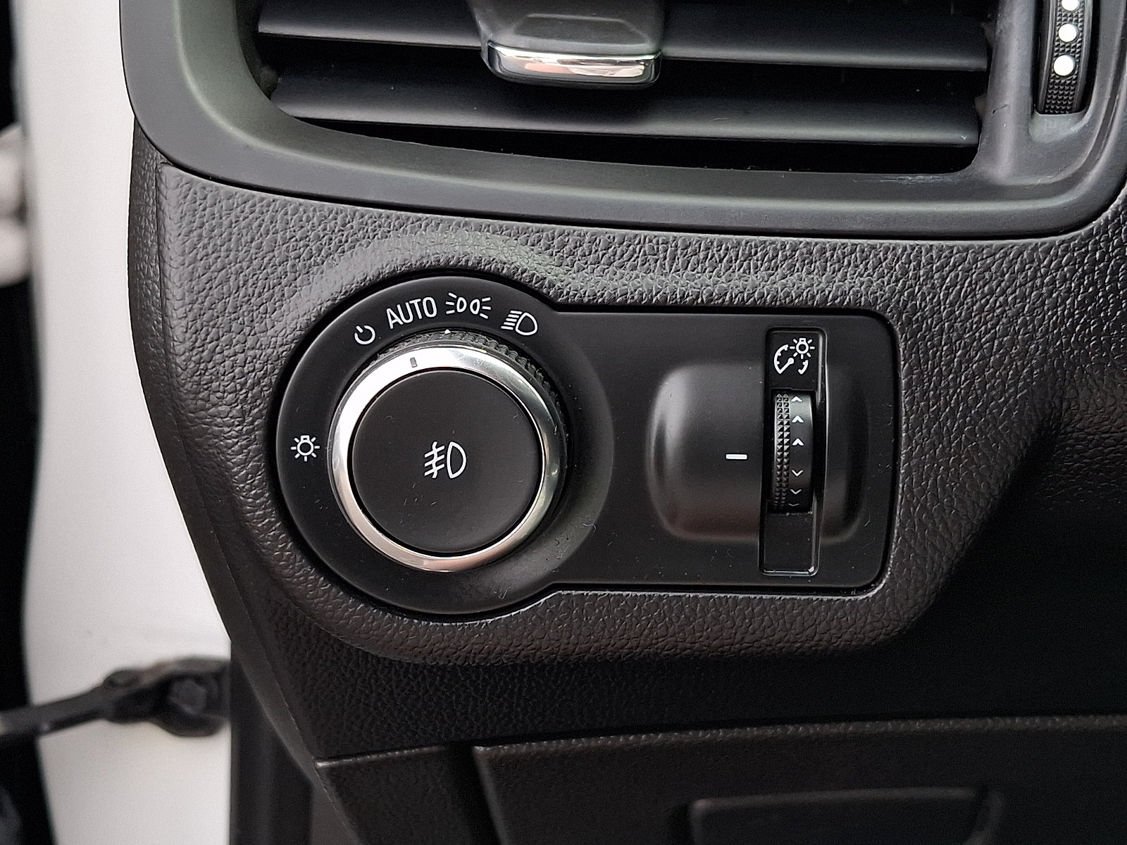 Used 2020 Buick Envision Essence FWD image 22