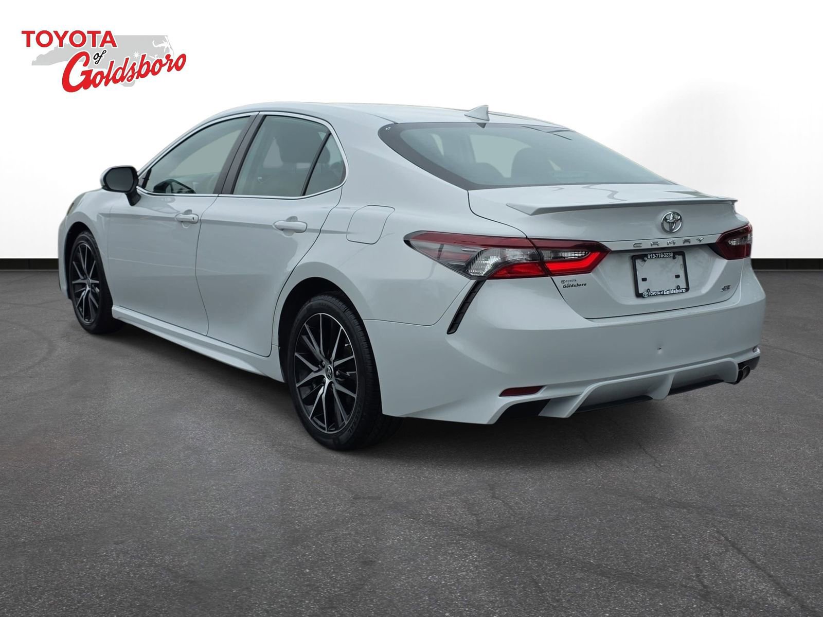 Used 2023 Toyota Camry SE FWD image 7