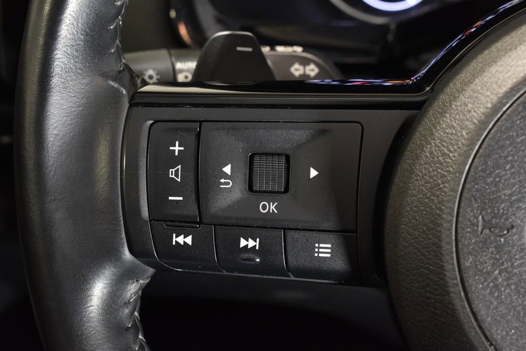 Used 2023 Nissan Pathfinder SV image 19