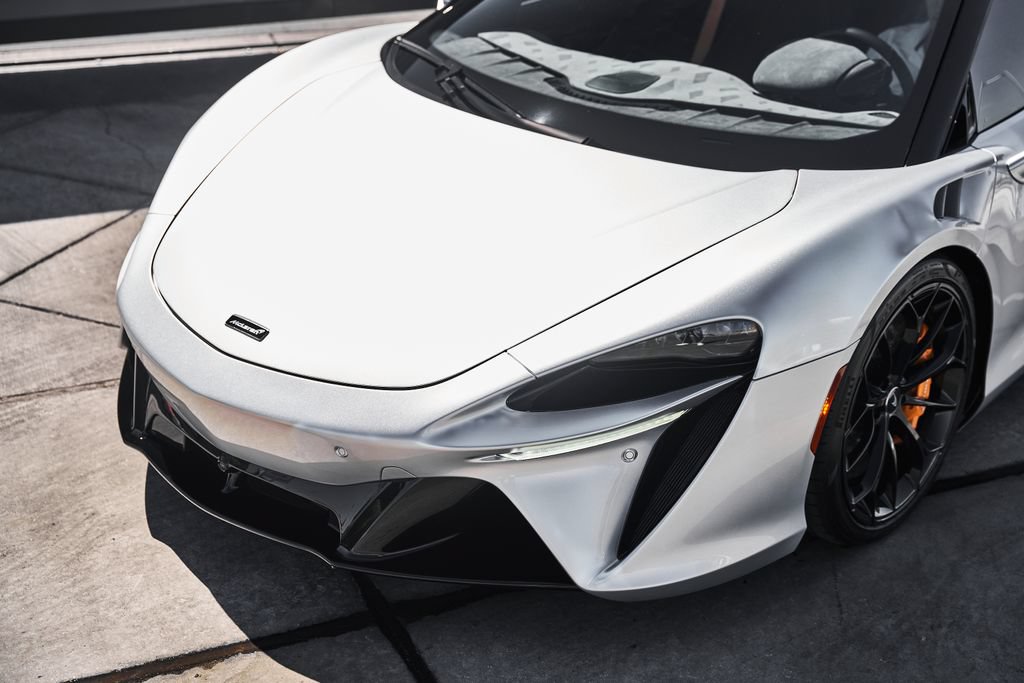 Used 2023 McLaren Artura RWD image 7