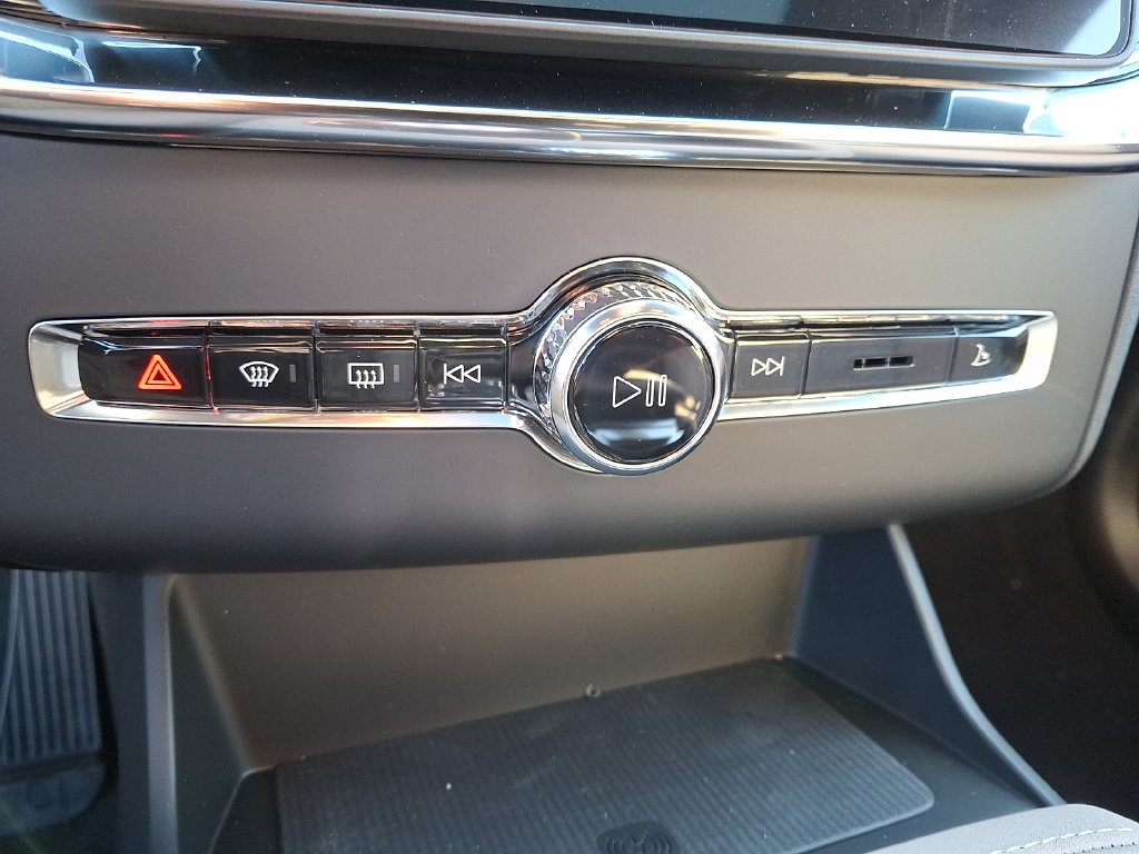 New 2027 Volvo XC90 B6 Plus AWD/4WD image 13