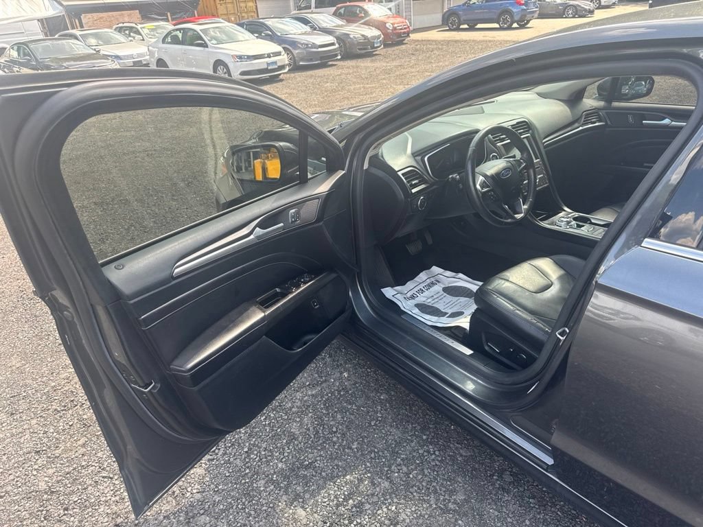 Used 2019 Ford Fusion Energi Titanium FWD image 26