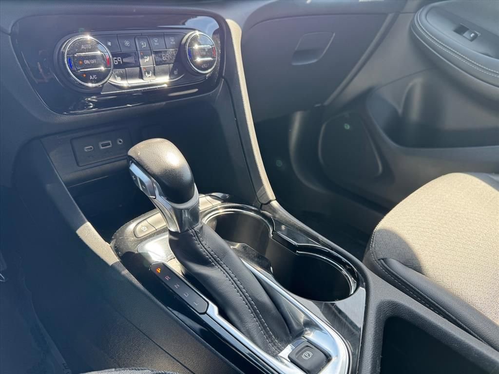 Used 2022 Buick Encore GX Select w/ Sport Touring Package FWD image 21