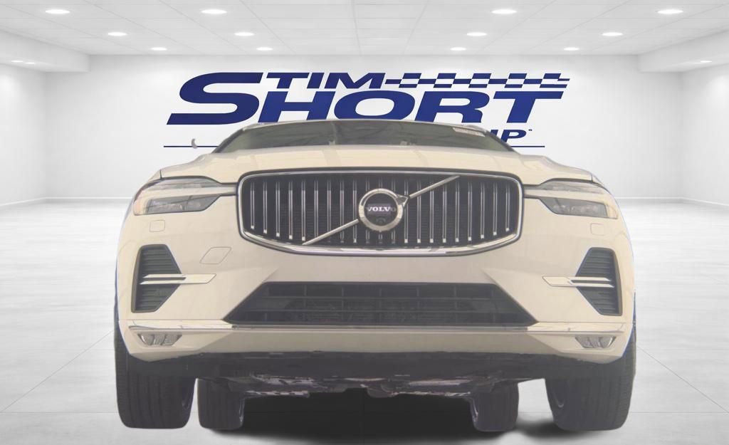 Used 2023 Volvo XC60 B5 Plus w/ Climate Package image 4