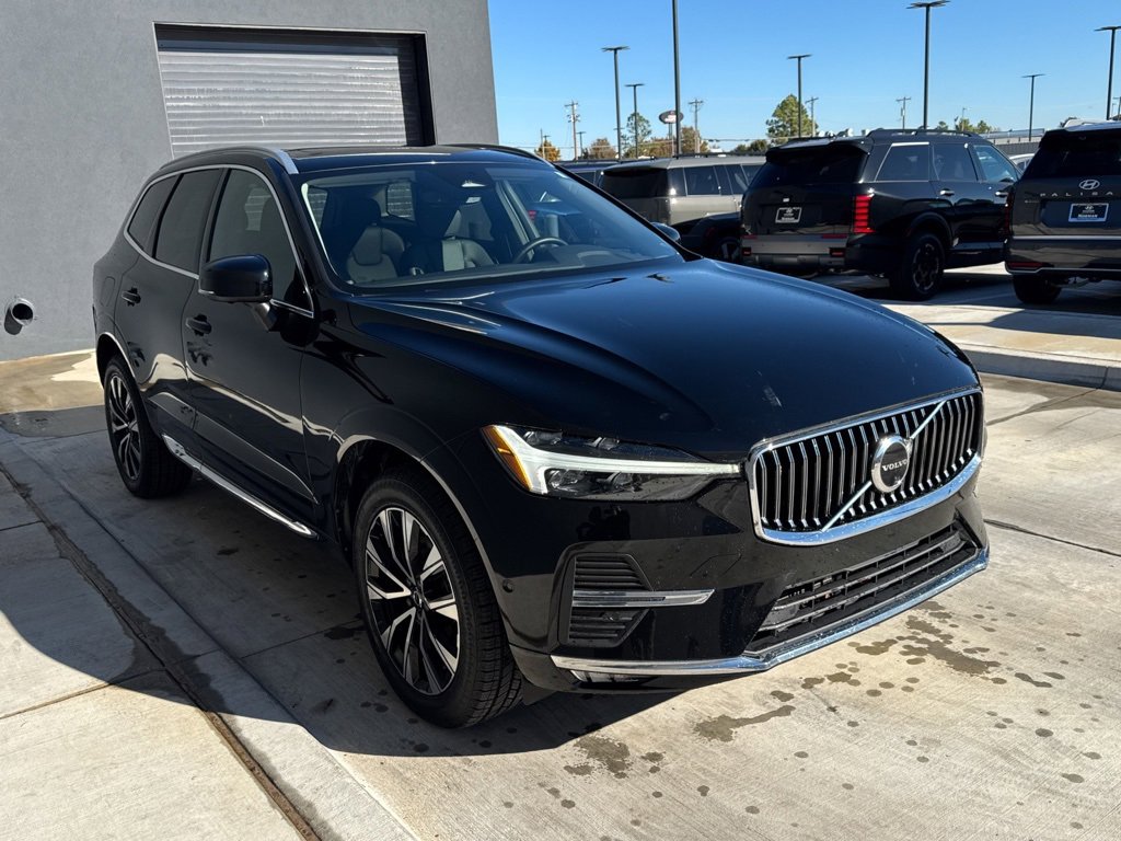 Used 2023 Volvo XC60 B5 Plus image 10