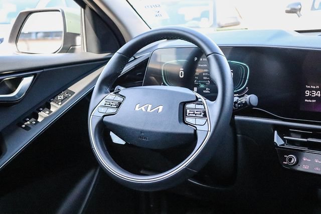 Certified 2025 Kia Niro EX FWD image 16