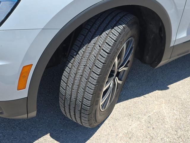 Used 2018 Volkswagen Tiguan SE AWD/4WD image 32