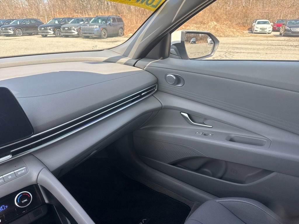 Used 2024 Hyundai Elantra SEL image 29