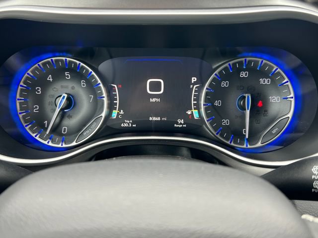 Used 2024 Chrysler Pacifica Touring-L FWD image 20