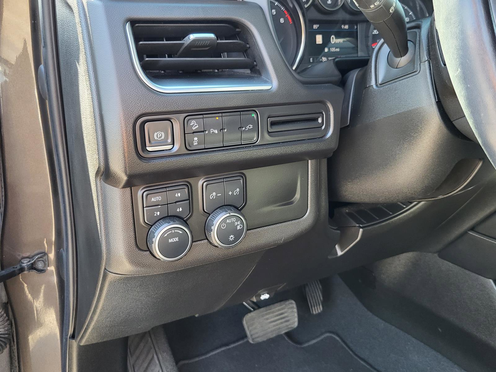 Used 2021 Chevrolet Tahoe Z71 w/ Rear Media and Nav Package image 19