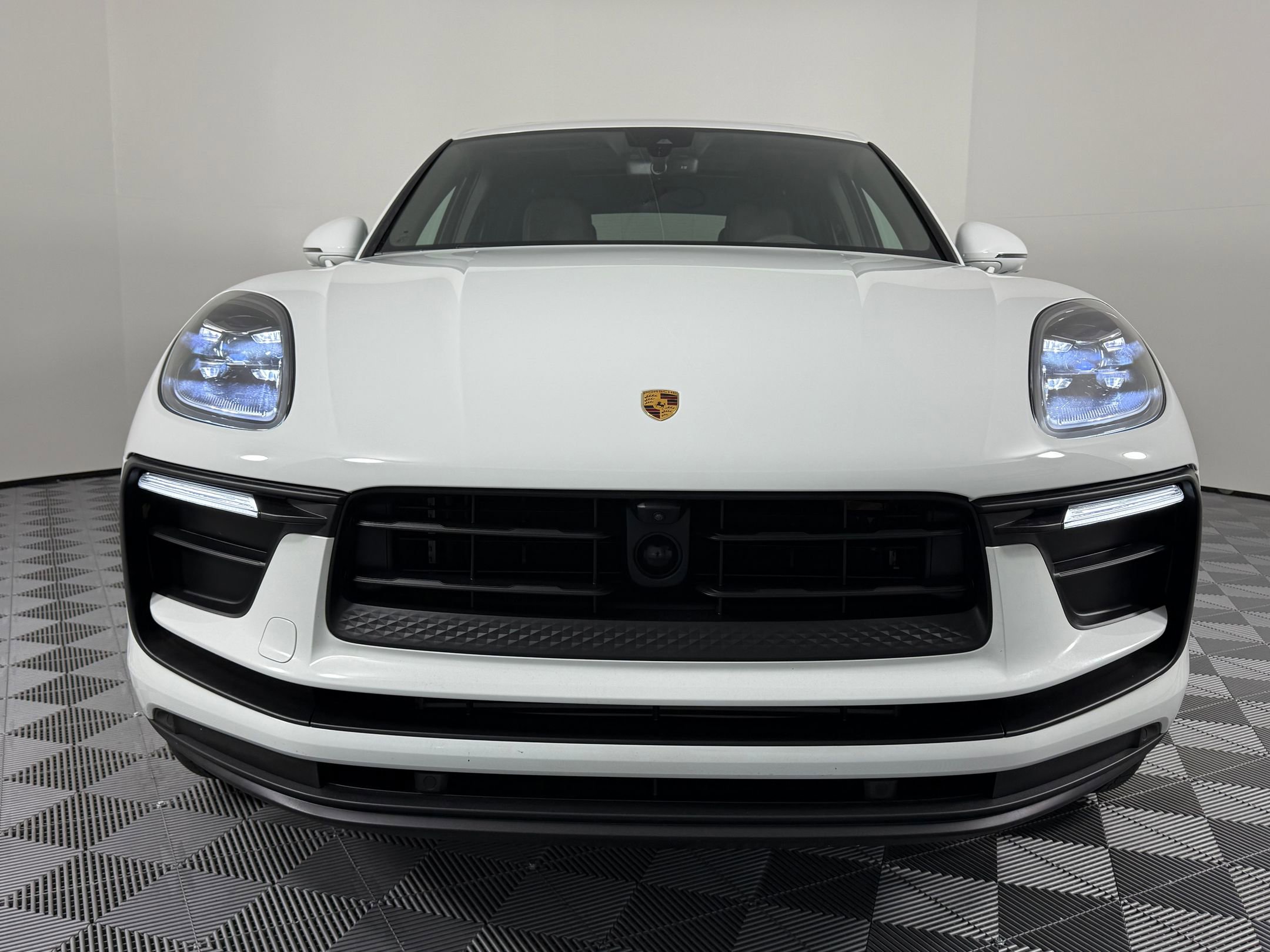New 2025 Porsche Macan image 6