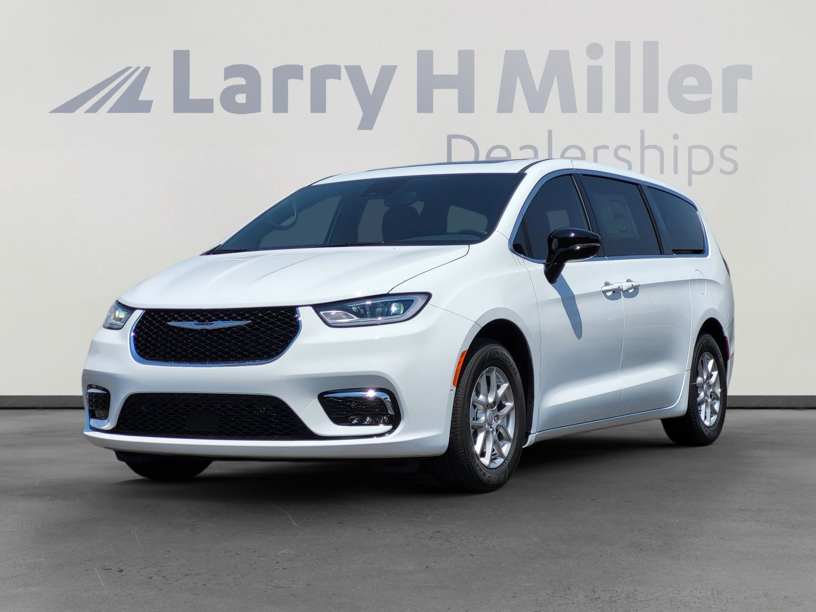 New 2025 Chrysler Pacifica Select