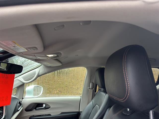 Used 2020 Chrysler Pacifica Touring-L Plus w/ Advanced Safetytec Group FWD image 15
