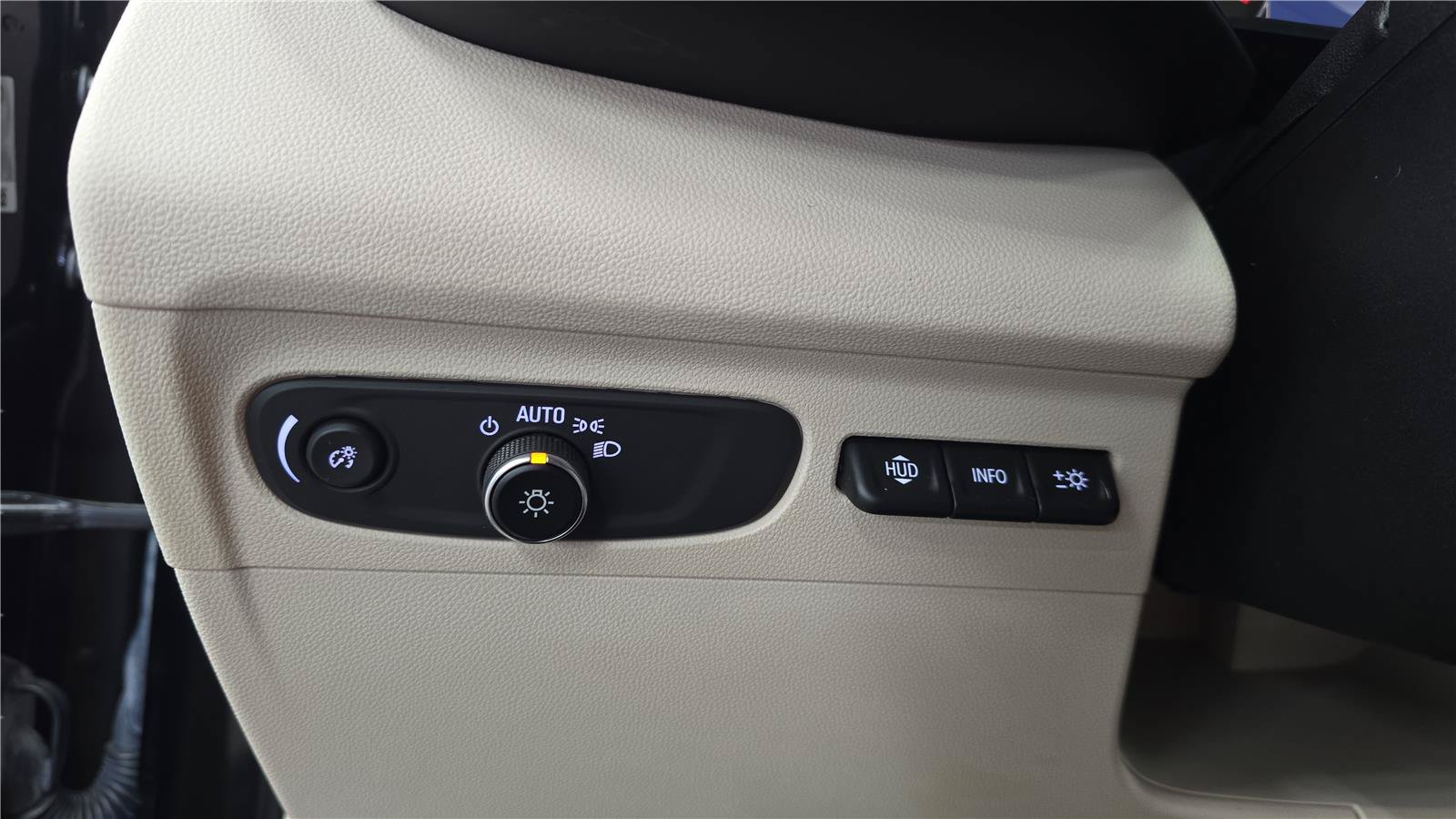 Used 2023 Buick Envision Avenir AWD/4WD image 27