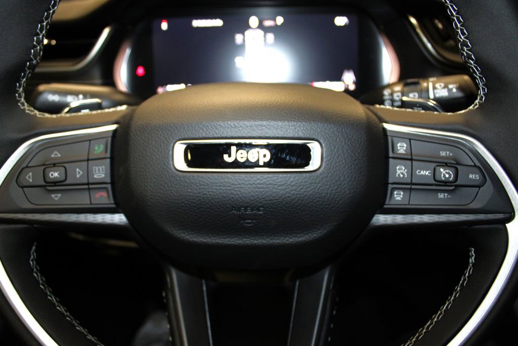 New 2025 Jeep Grand Cherokee Altitude image 11