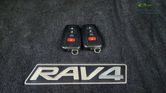 Used 2019 Toyota RAV4 Limited FWD image 60