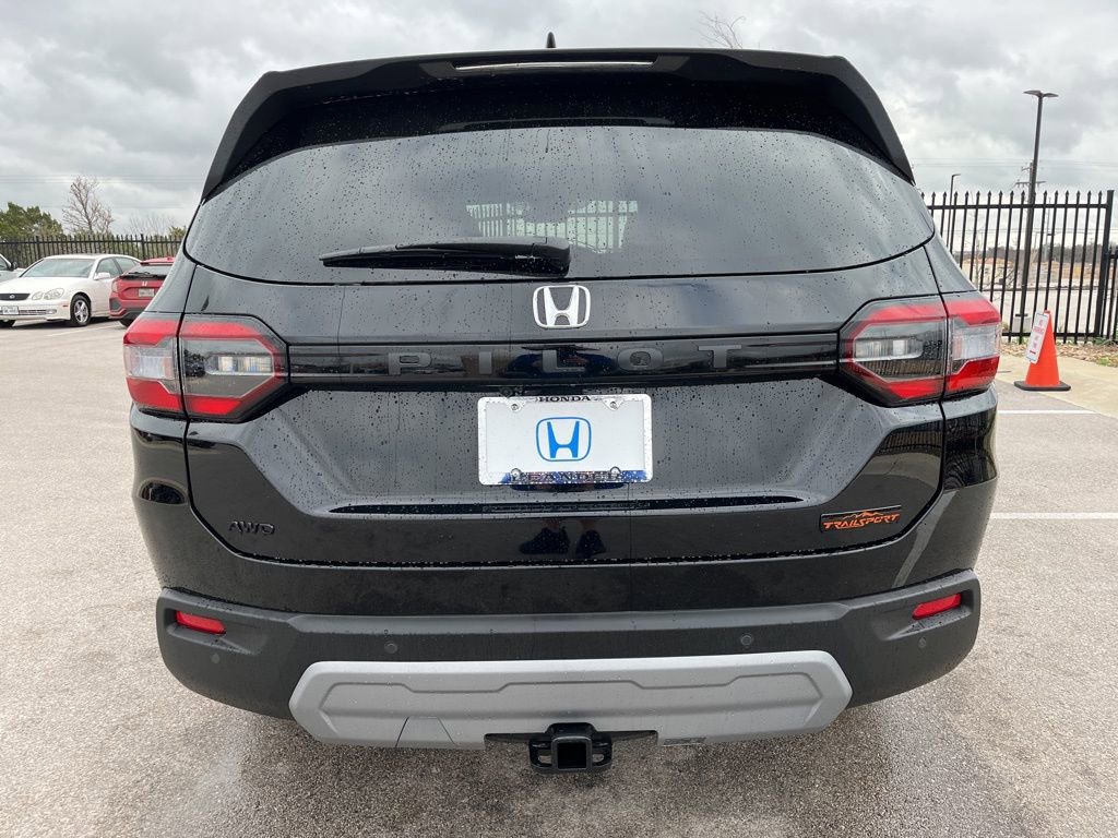 Certified 2025 Honda Pilot TrailSport image 5