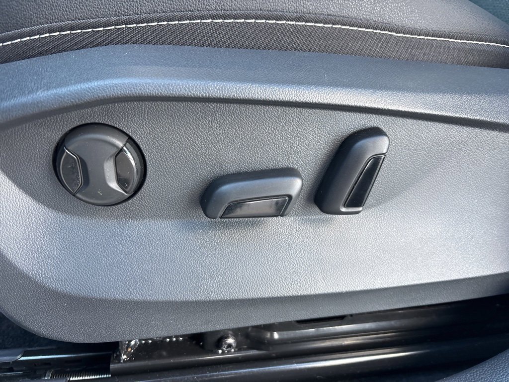 Used 2024 Volkswagen Taos SEL image 14