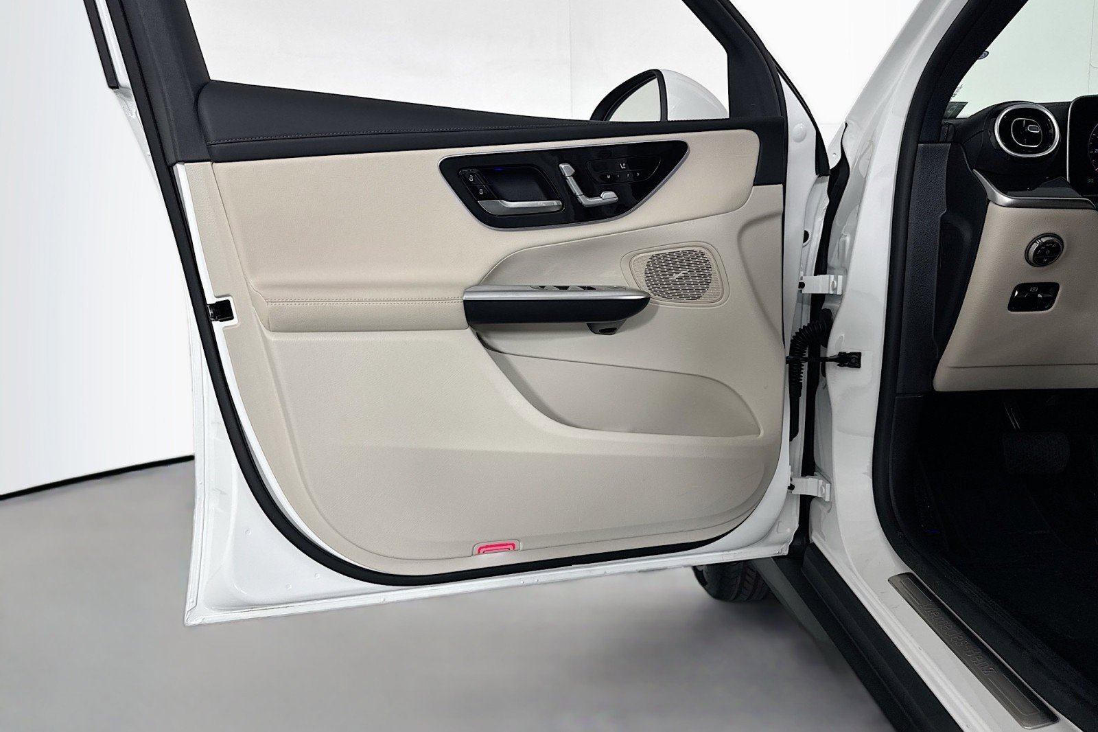 Certified 2025 Mercedes-Benz GLC 300 image 21