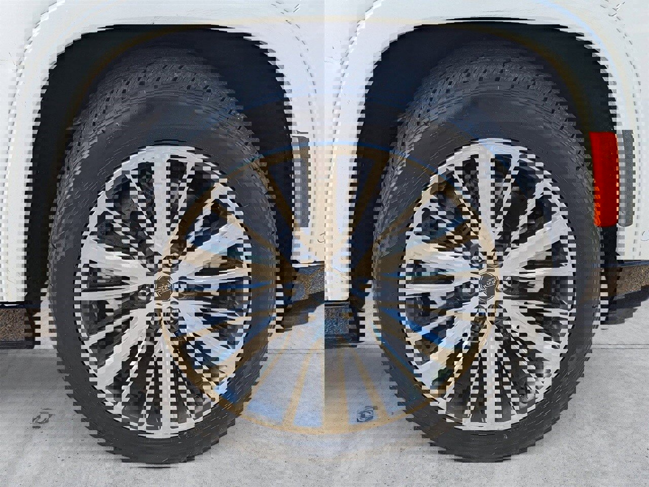 Used 2024 Jeep Grand Wagoneer L Series III image 11