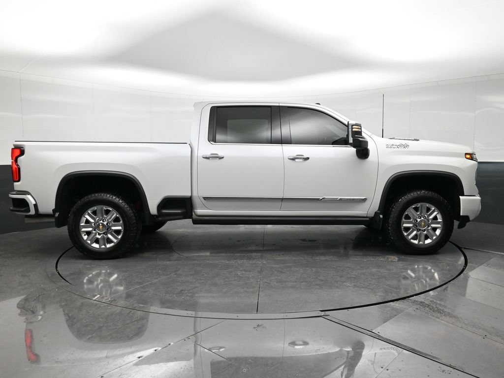 Used 2025 Chevrolet Silverado 2500 High Country w/ High Country Premium Package AWD/4WD image 6