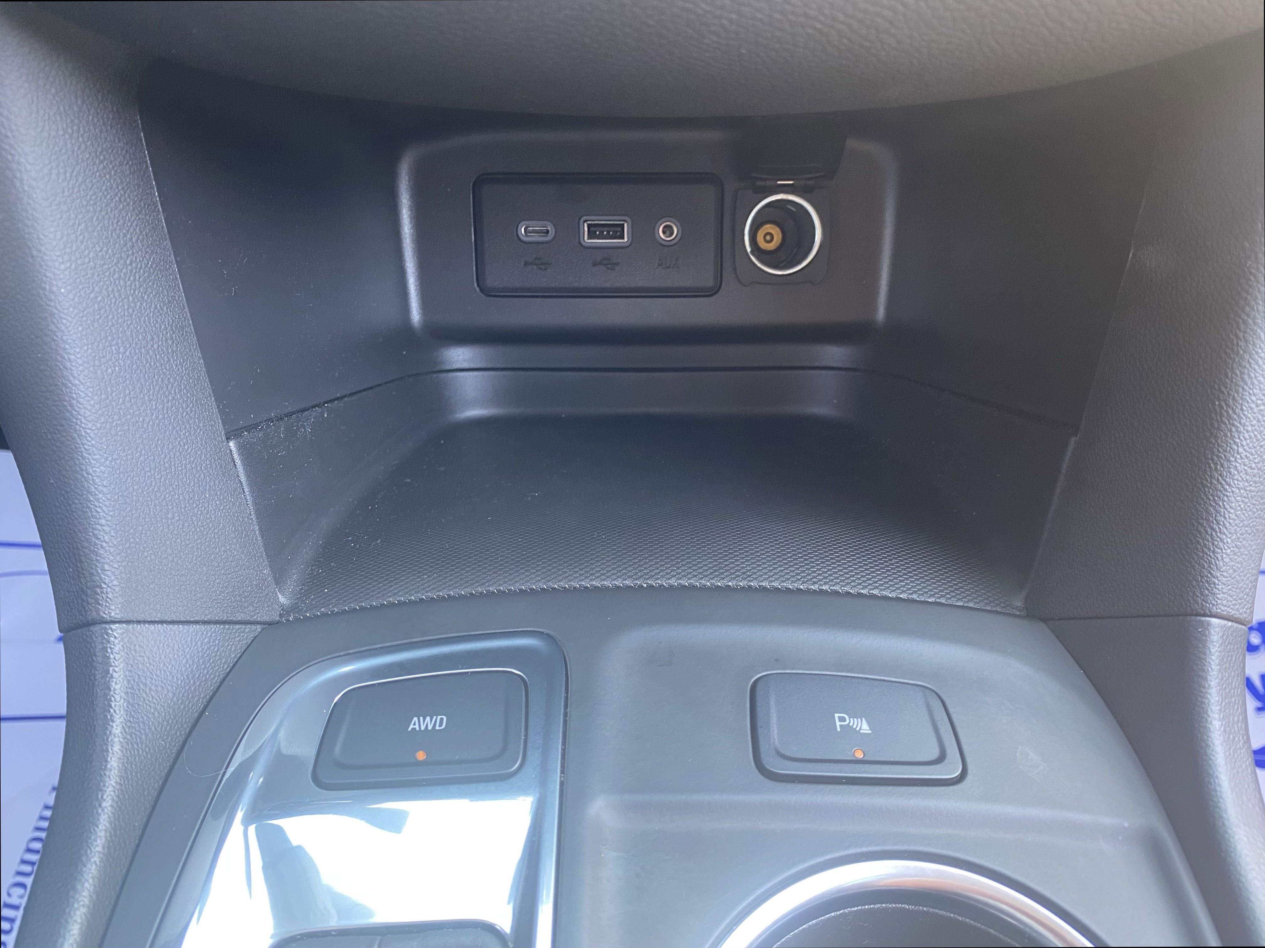 Used 2024 Chevrolet Equinox LT w/ LPO, Floor Liner Package image 12