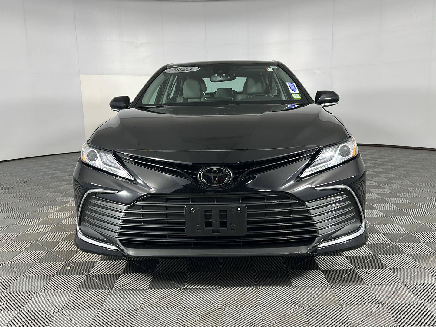 Used 2023 Toyota Camry XLE w/ Cold Weather Package AWD/4WD image 3