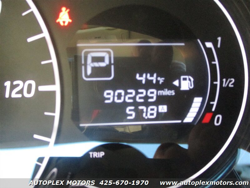 Used 2015 Nissan Versa Note SV FWD image 17