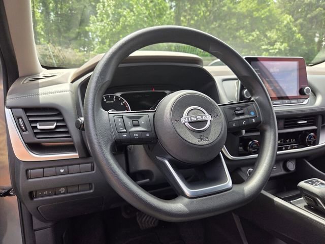 Used 2023 Nissan Rogue SV FWD image 11
