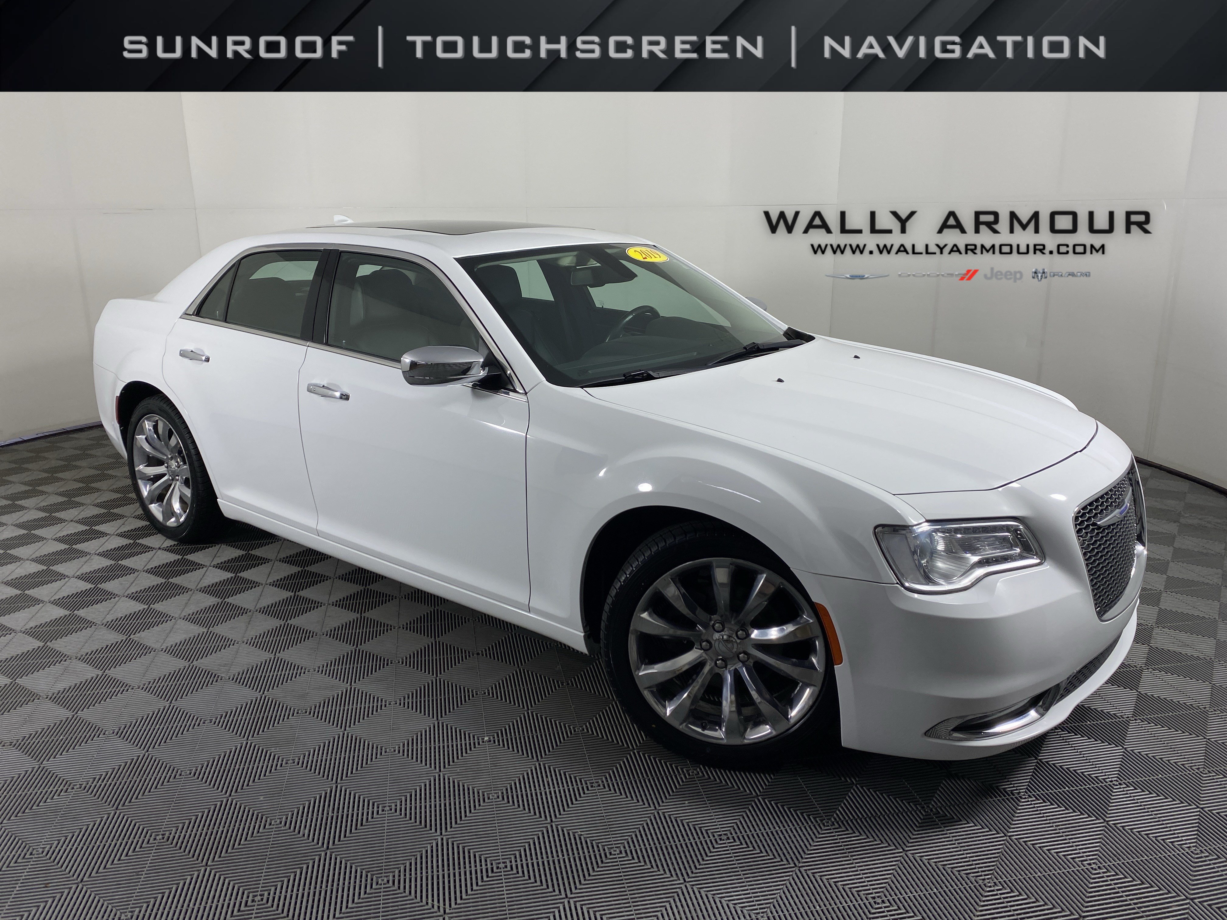 Used 2019 Chrysler 300 Limited RWD image 1
