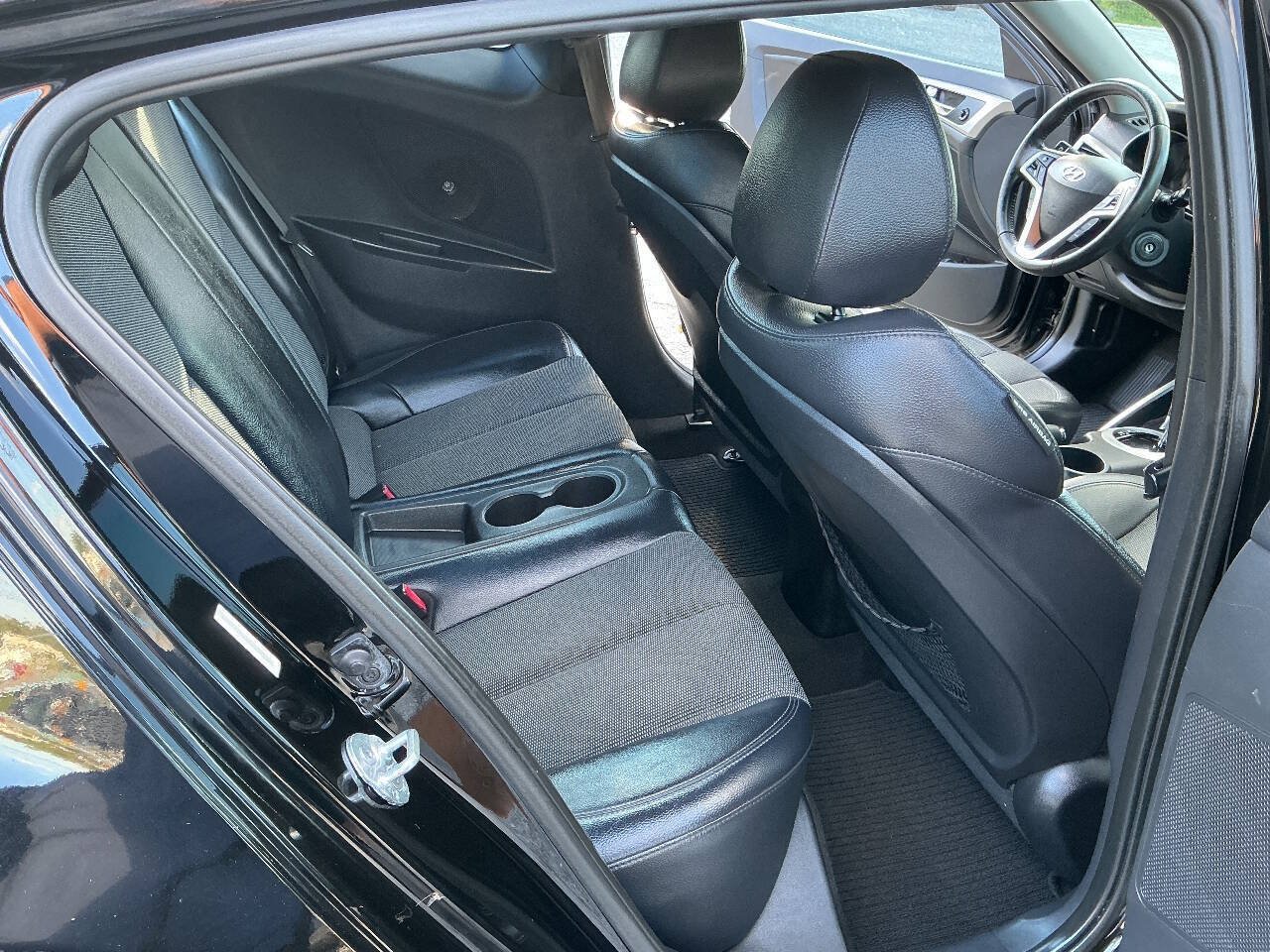 Used 2012 Hyundai Veloster w/ Style Pkg FWD image 22
