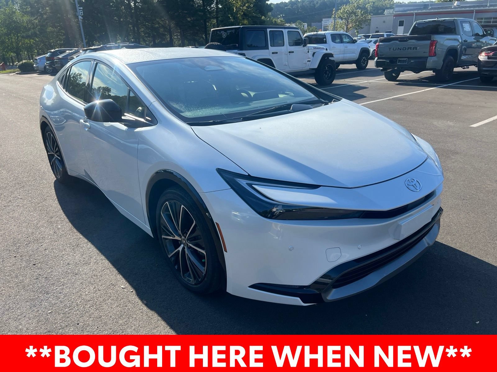 Used 2025 Toyota Prius XLE FWD image 3
