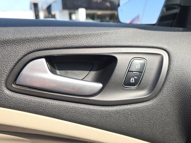 Used 2017 Ford Escape SE w/ SE Cold Weather Package AWD/4WD image 13