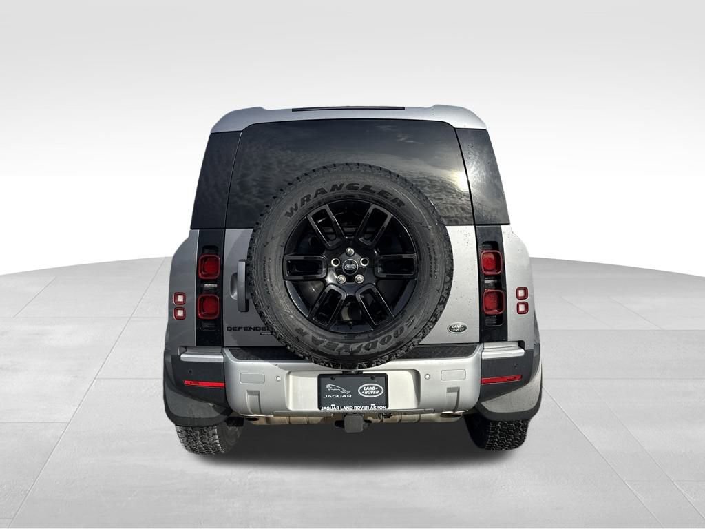 Used 2022 Land Rover Defender 110 SE image 8