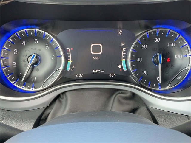 Used 2025 Chrysler Pacifica Limited image 31