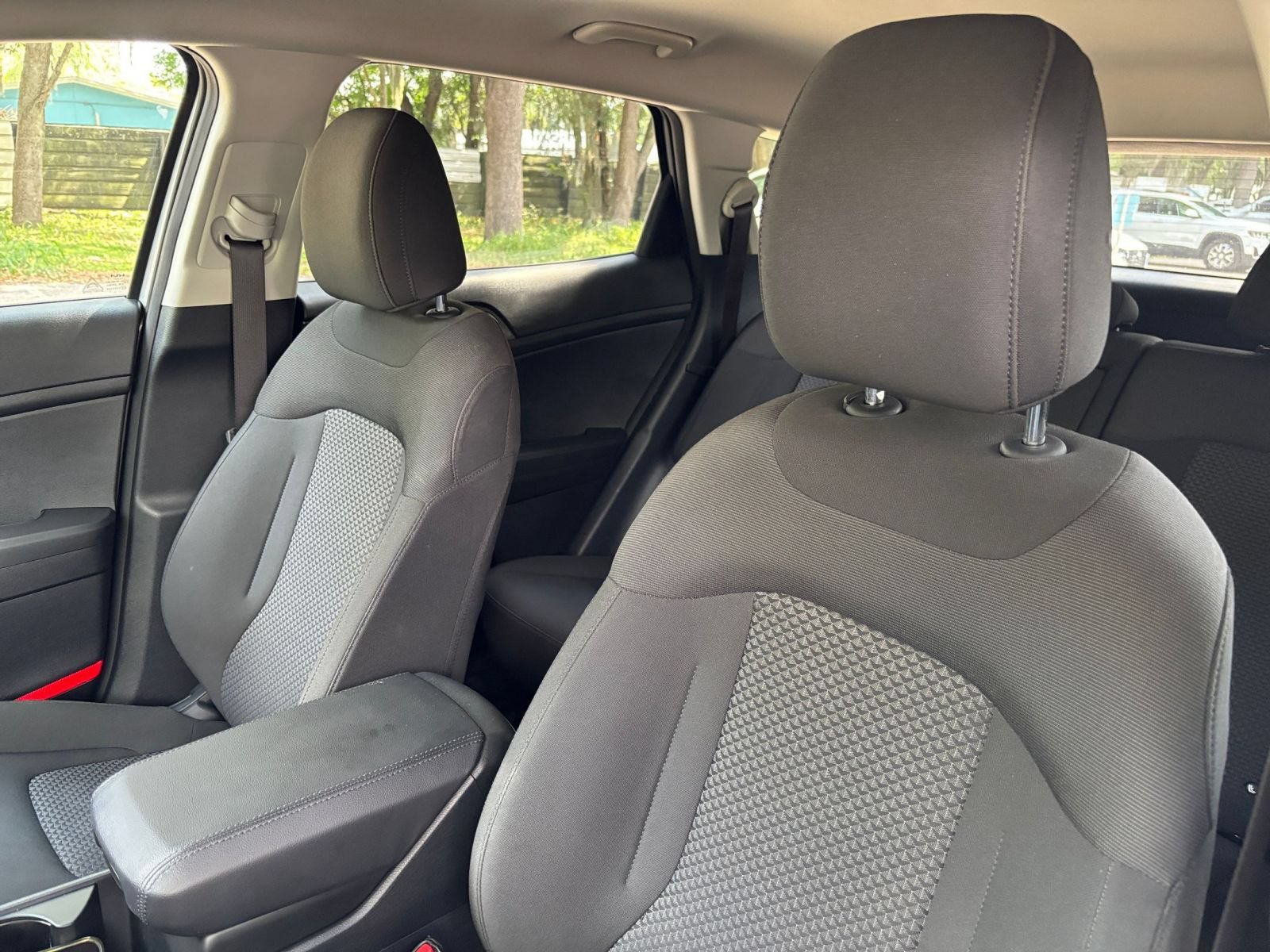 Used 2025 Kia Sportage LX FWD image 34
