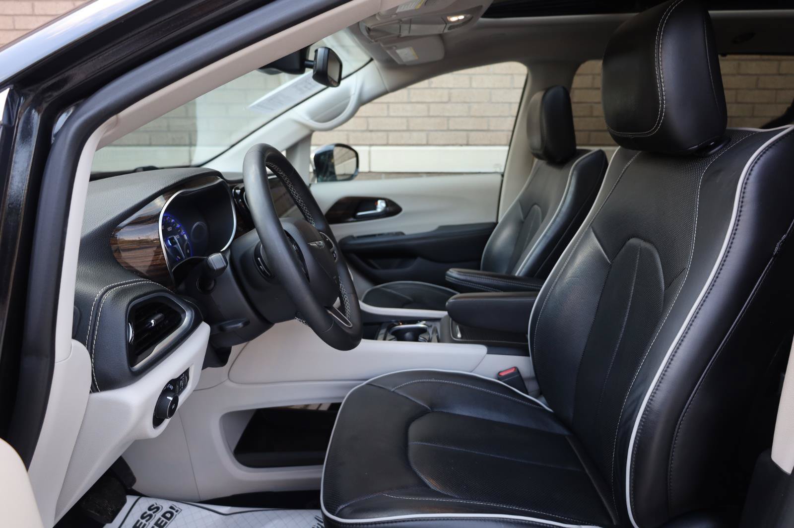 Used 2022 Chrysler Pacifica Limited FWD image 14