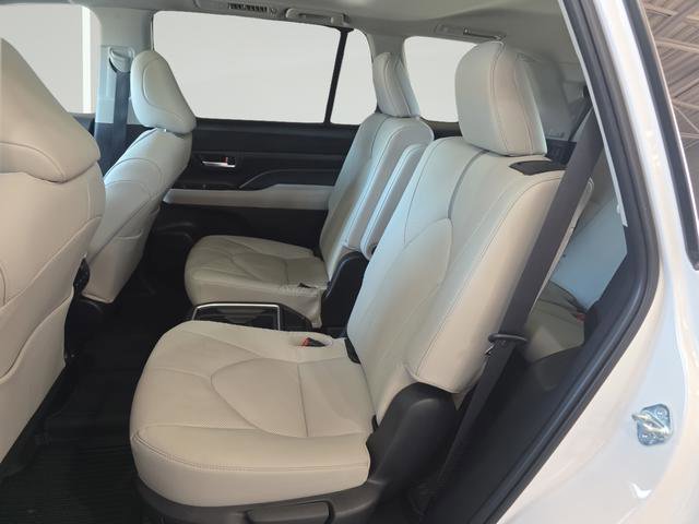 Used 2025 Toyota Grand Highlander AWD image 26