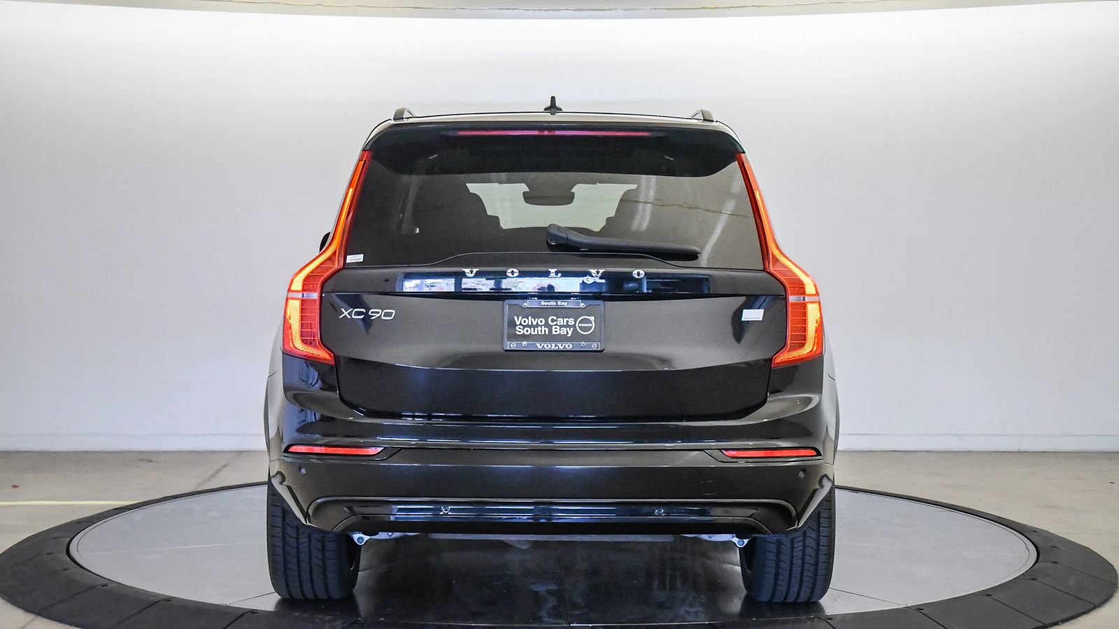 Certified 2023 Volvo XC90 T8 Ultimate AWD/4WD image 3