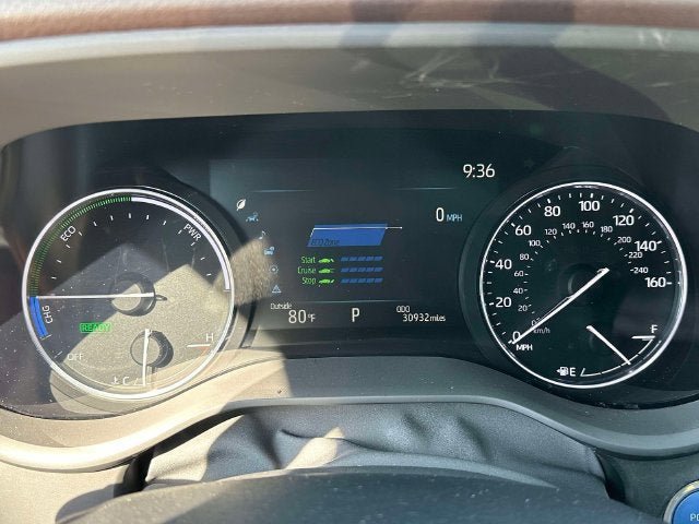 Used 2023 Toyota Sienna Platinum AWD/4WD image 44