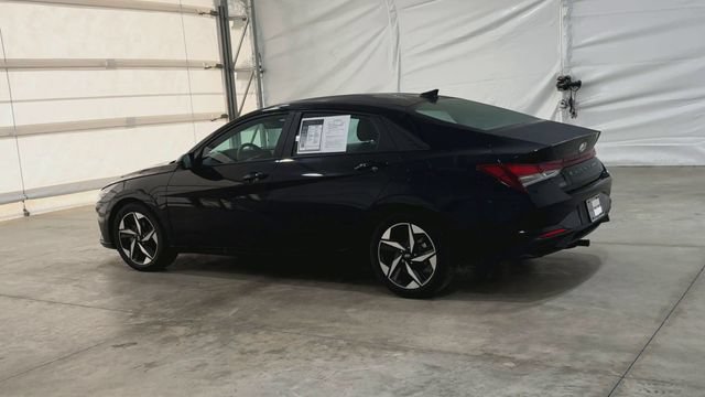 Used 2023 Hyundai Elantra SEL w/ Convenience Package FWD image 2